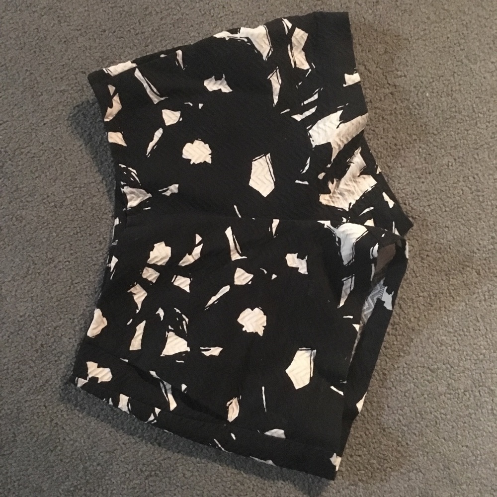 B&W high waisted shorts